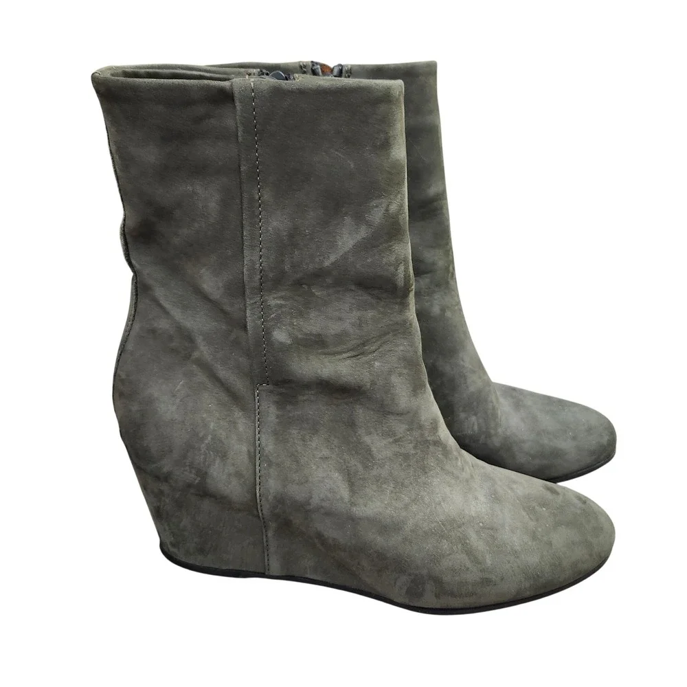 Vince Olive Green Suede Wedge Ankle Boots Italy Size 8M Gorpcore Luxury